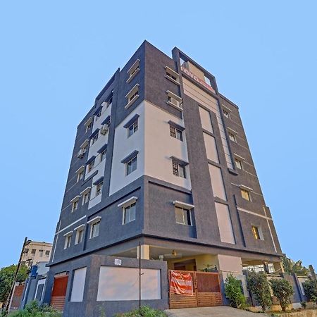 Oyo 81589 Aruna Dwraka Homes Hyderabad Exteriör bild