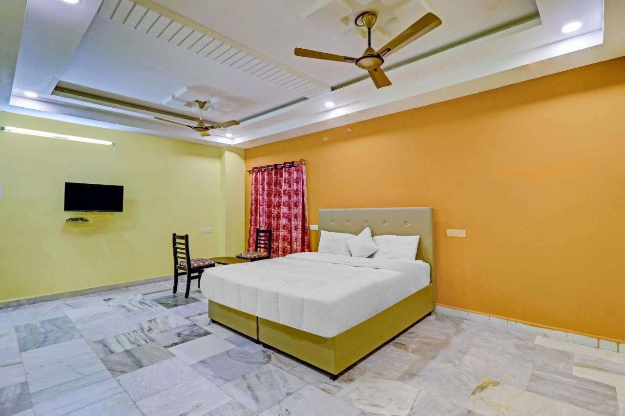 Oyo 81589 Aruna Dwraka Homes Hyderabad Exteriör bild