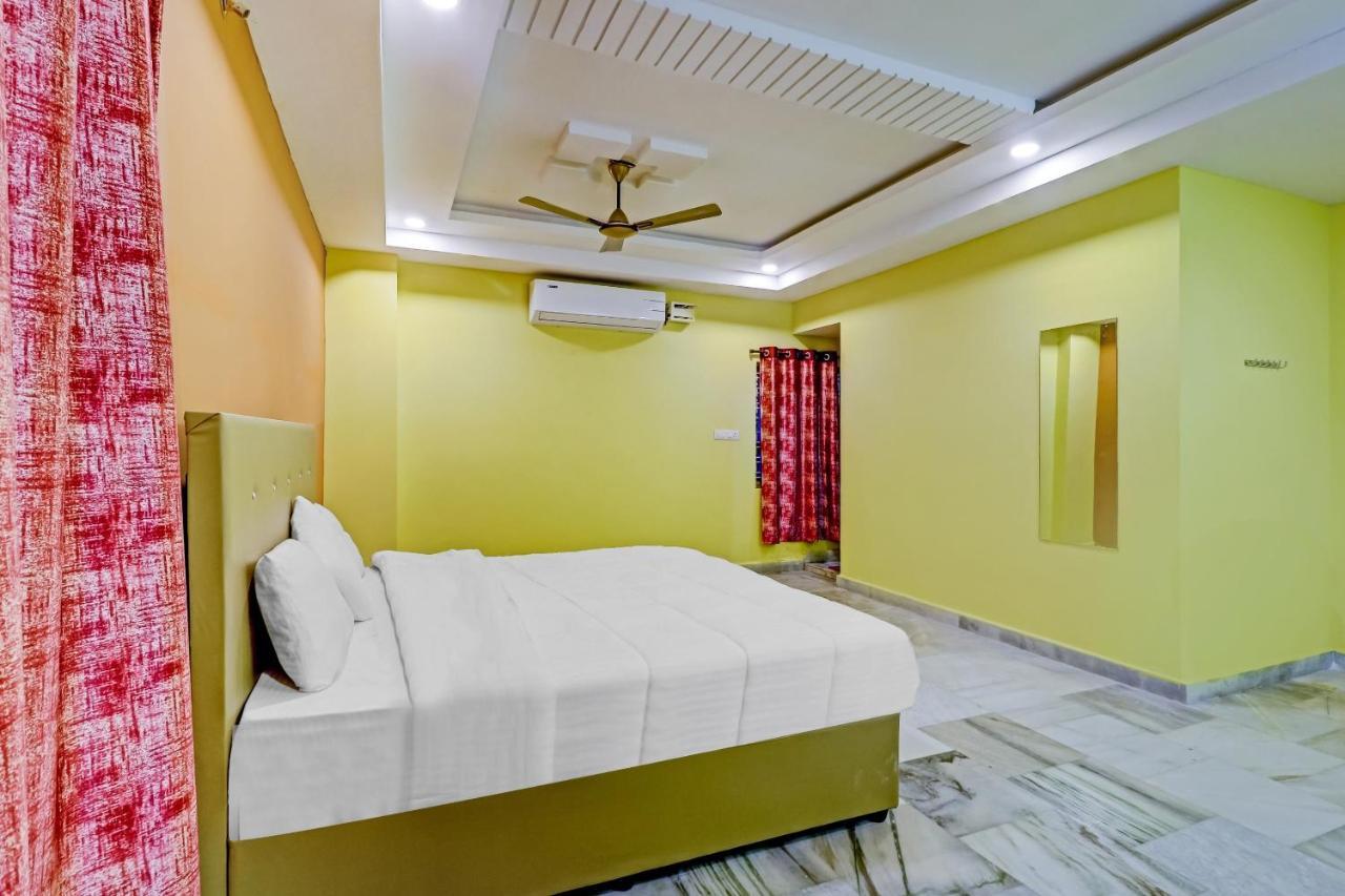 Oyo 81589 Aruna Dwraka Homes Hyderabad Exteriör bild