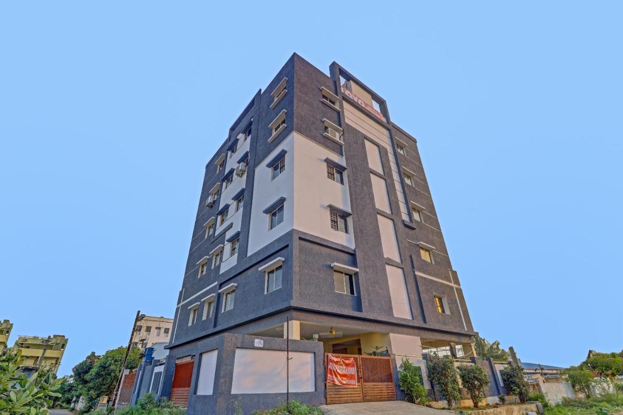 Oyo 81589 Aruna Dwraka Homes Hyderabad Exteriör bild